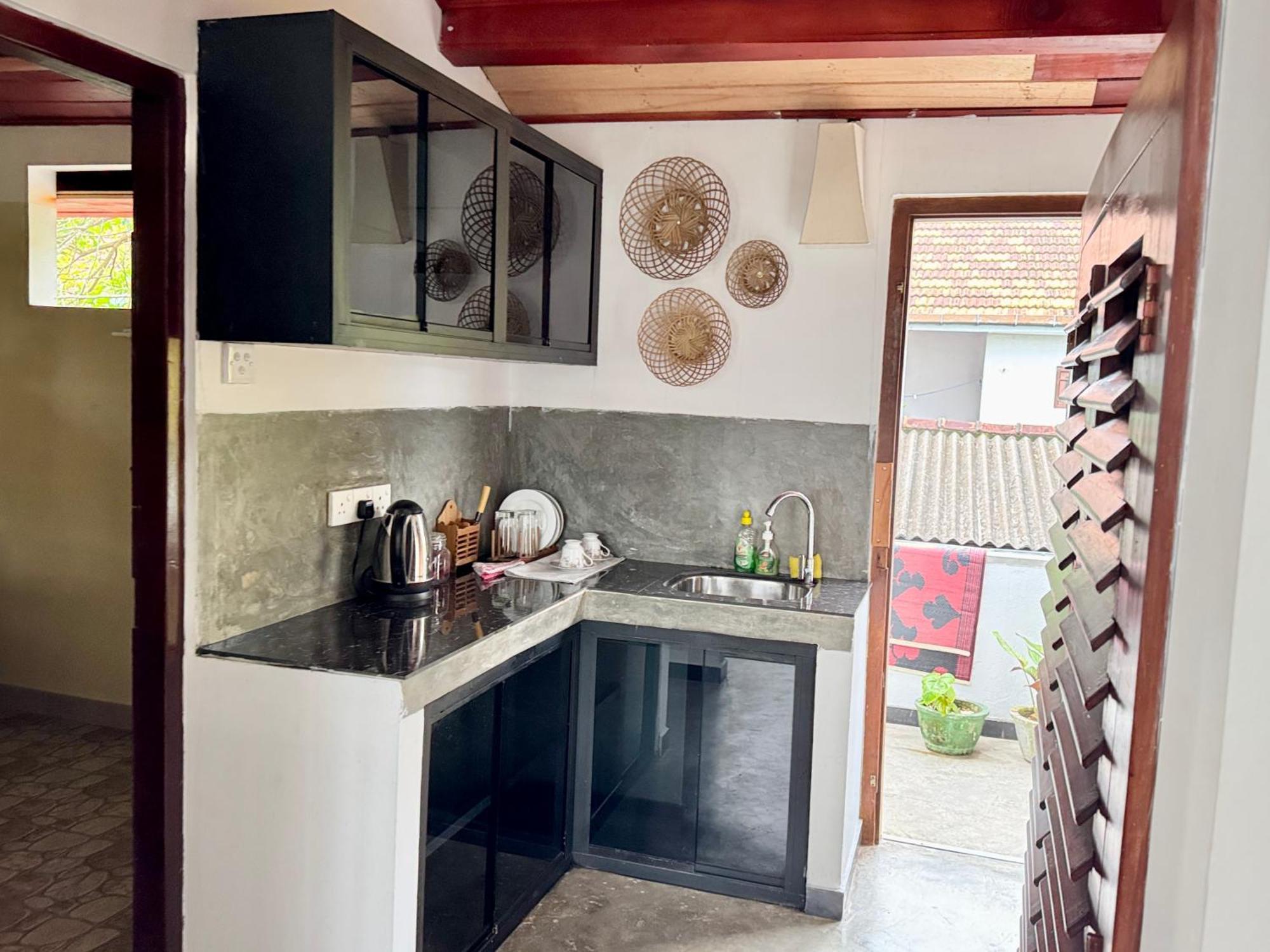 Swastha Ayurveda Villa Хіккадува Номер фото